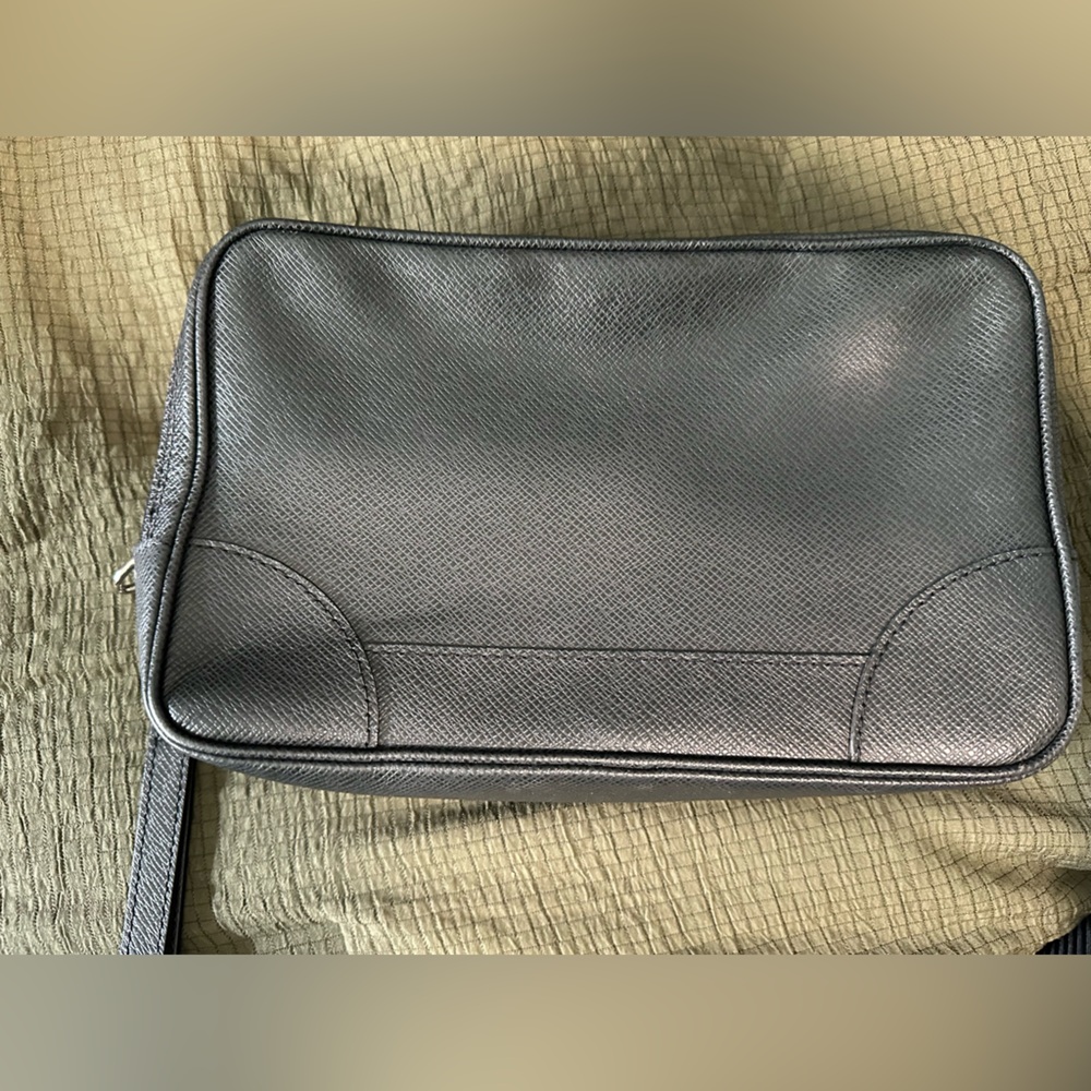 🎈SOLD🎈Louis Vuitton Black Taiga pavel clutch double zipper cosmetic/travel bag